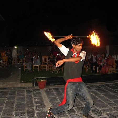 Vision Safari Pvt Ltd Otel Sauraha Dış mekan fotoğraf