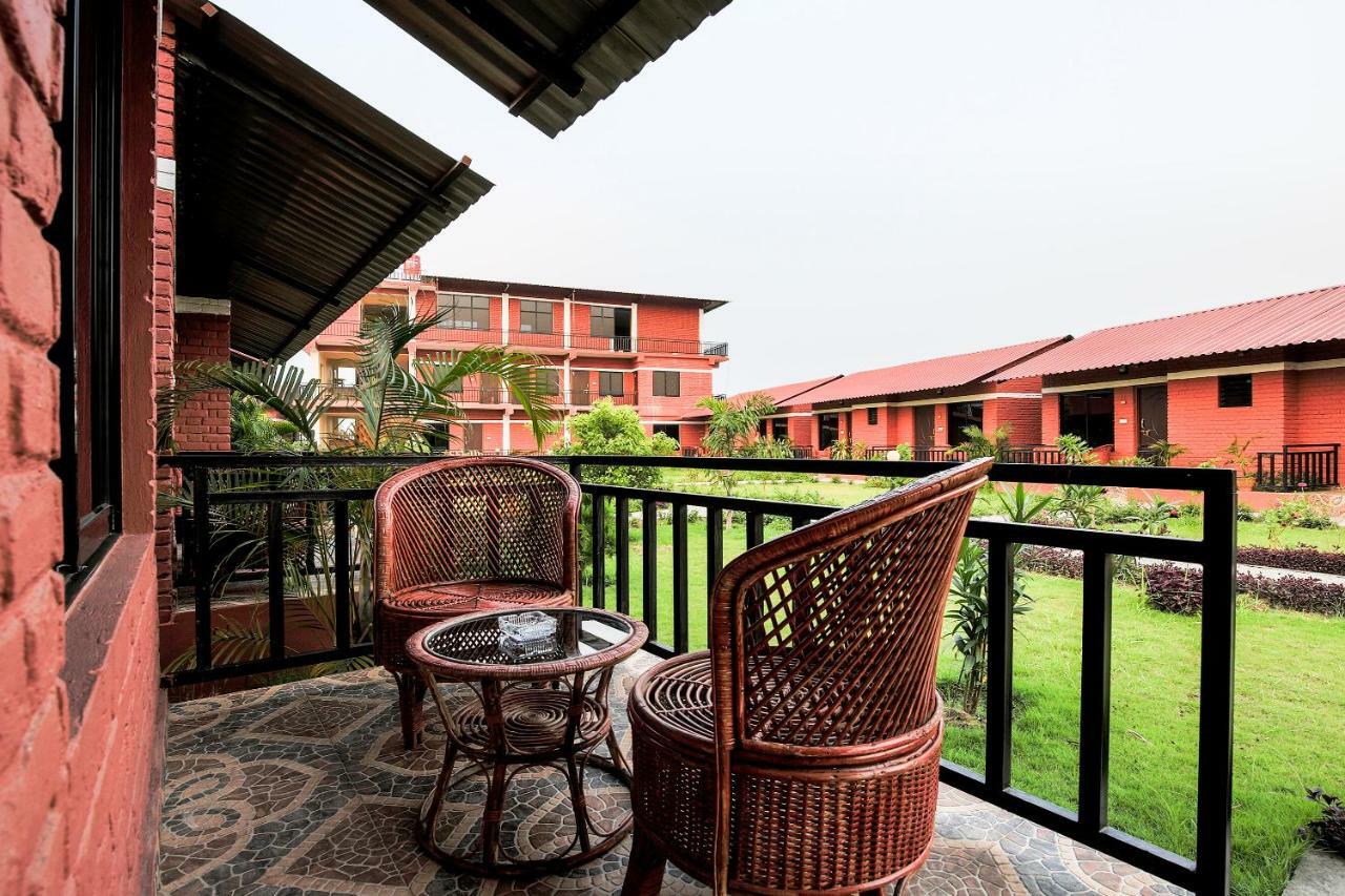 Vision Safari Pvt Ltd Otel Sauraha Dış mekan fotoğraf