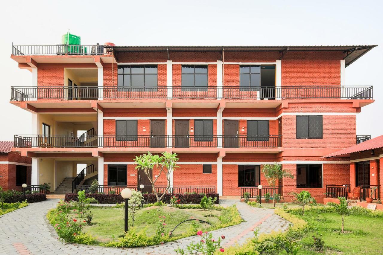 Vision Safari Pvt Ltd Otel Sauraha Dış mekan fotoğraf